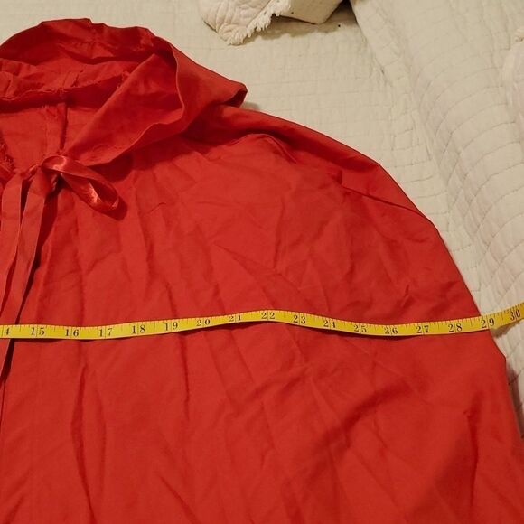 Red cape - Picture 6 of 7